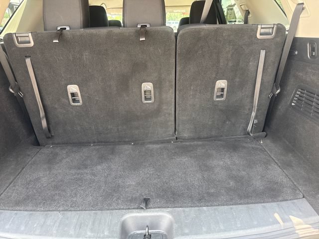 Used 2025 Nissan Pathfinder SV AWD/4WD image 17