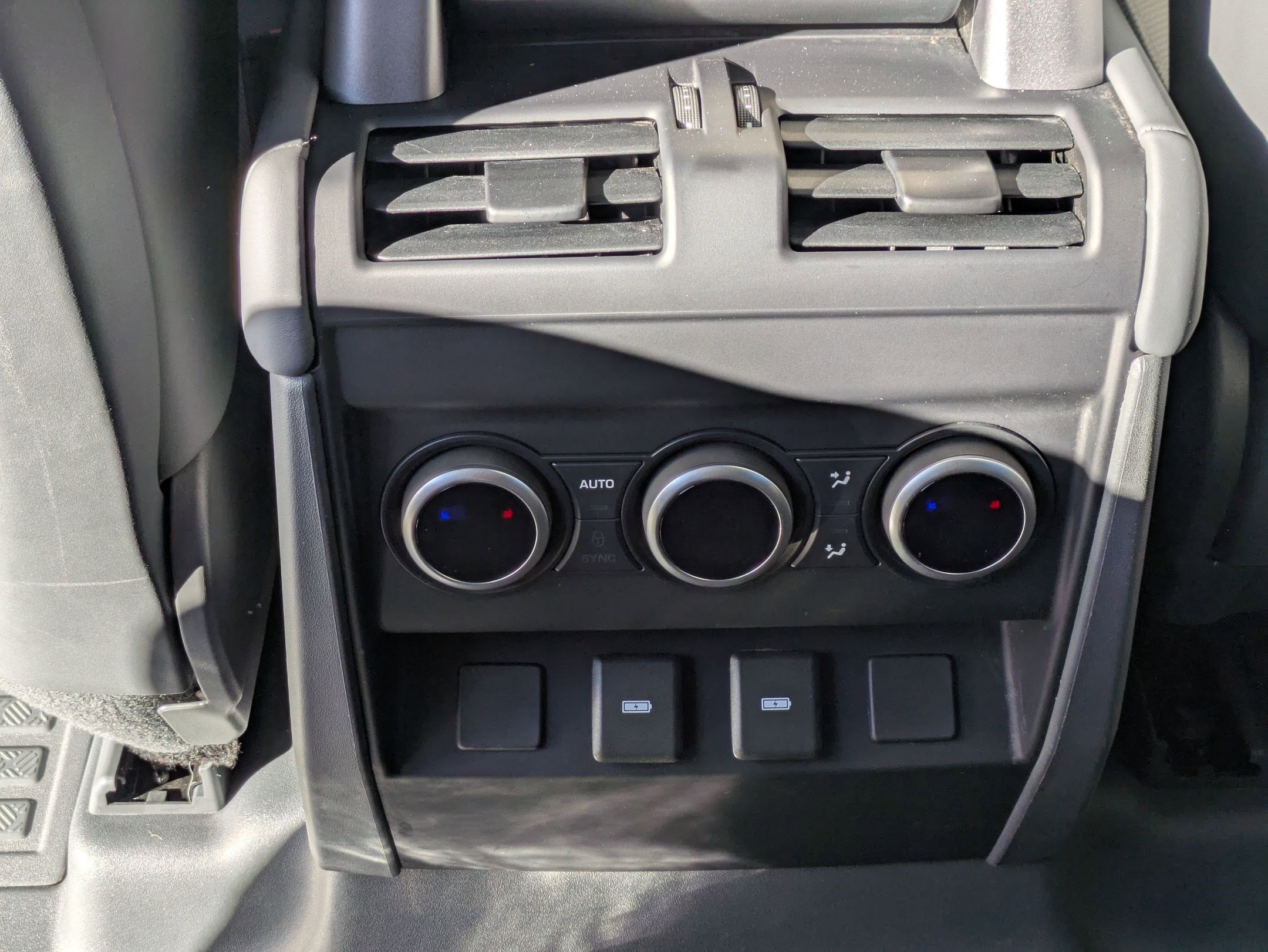 Used 2024 Land Rover Defender 110 X-Dynamic SE image 26