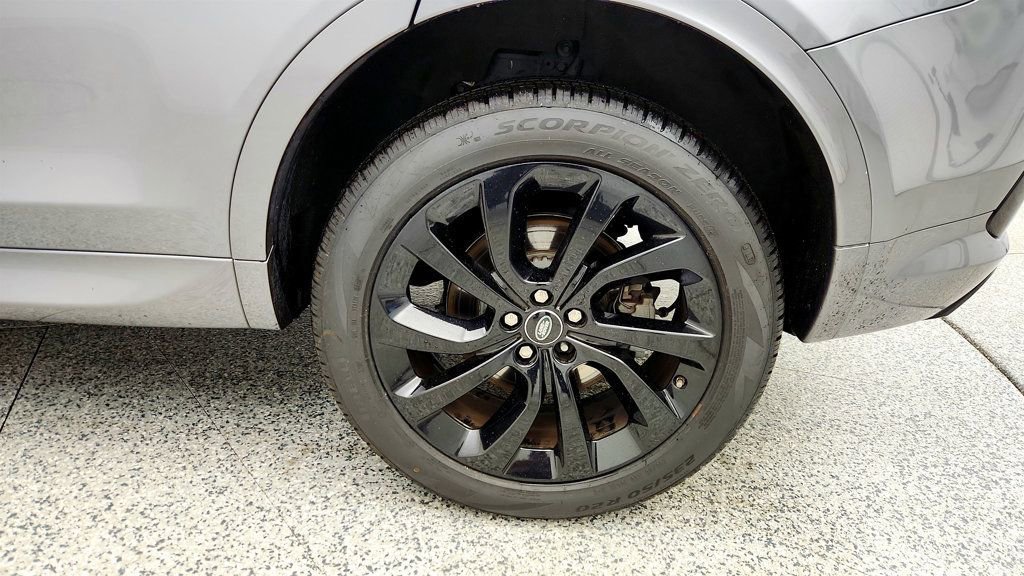 Used 2020 Land Rover Discovery Sport HSE R-Dynamic image 9