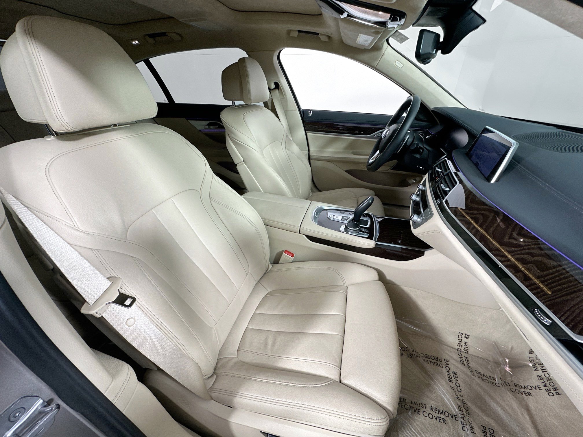 Used 2022 BMW 740i w/ Interior Design Package image 30