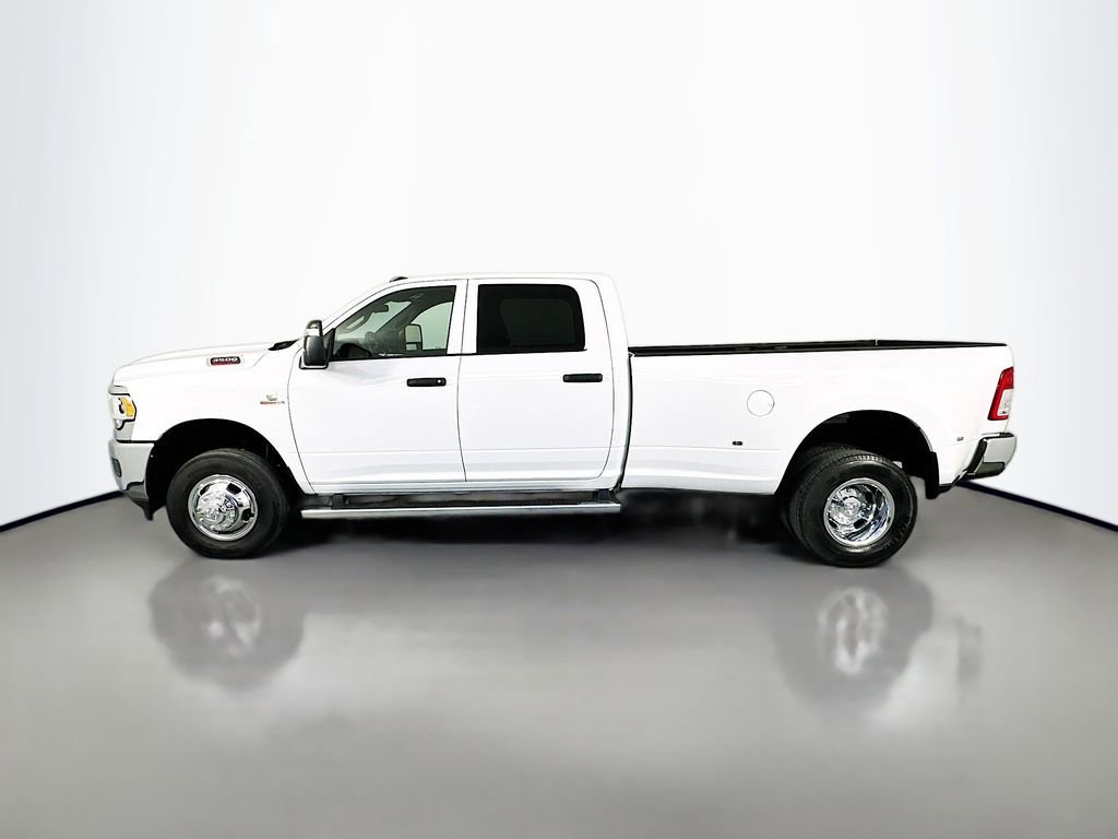 Used 2024 RAM 3500 Tradesman w/ Chrome Appearance Group AWD/4WD image 4