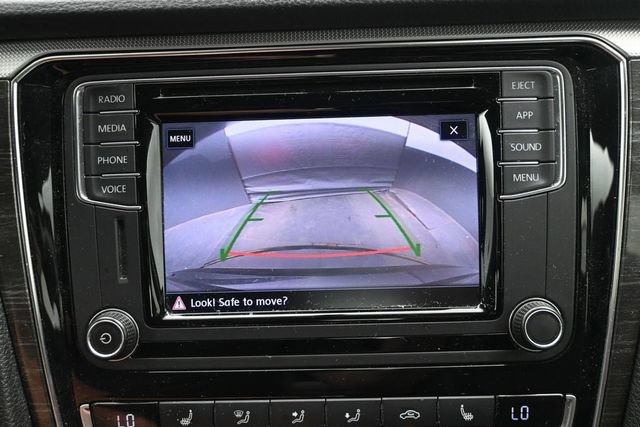 Used 2018 Volkswagen Passat 2.0T SE FWD image 18