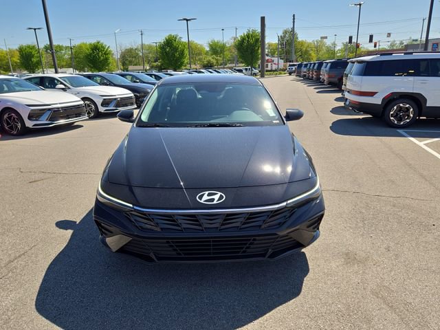 New 2026 Hyundai Elantra SE FWD image 3