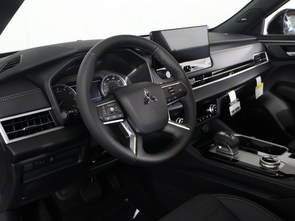 New 2026 Mitsubishi Outlander LE FWD image 28