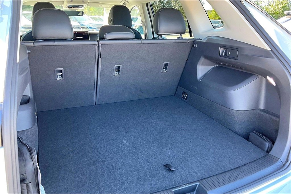 Certified 2025 Volkswagen Tiguan SE image 15