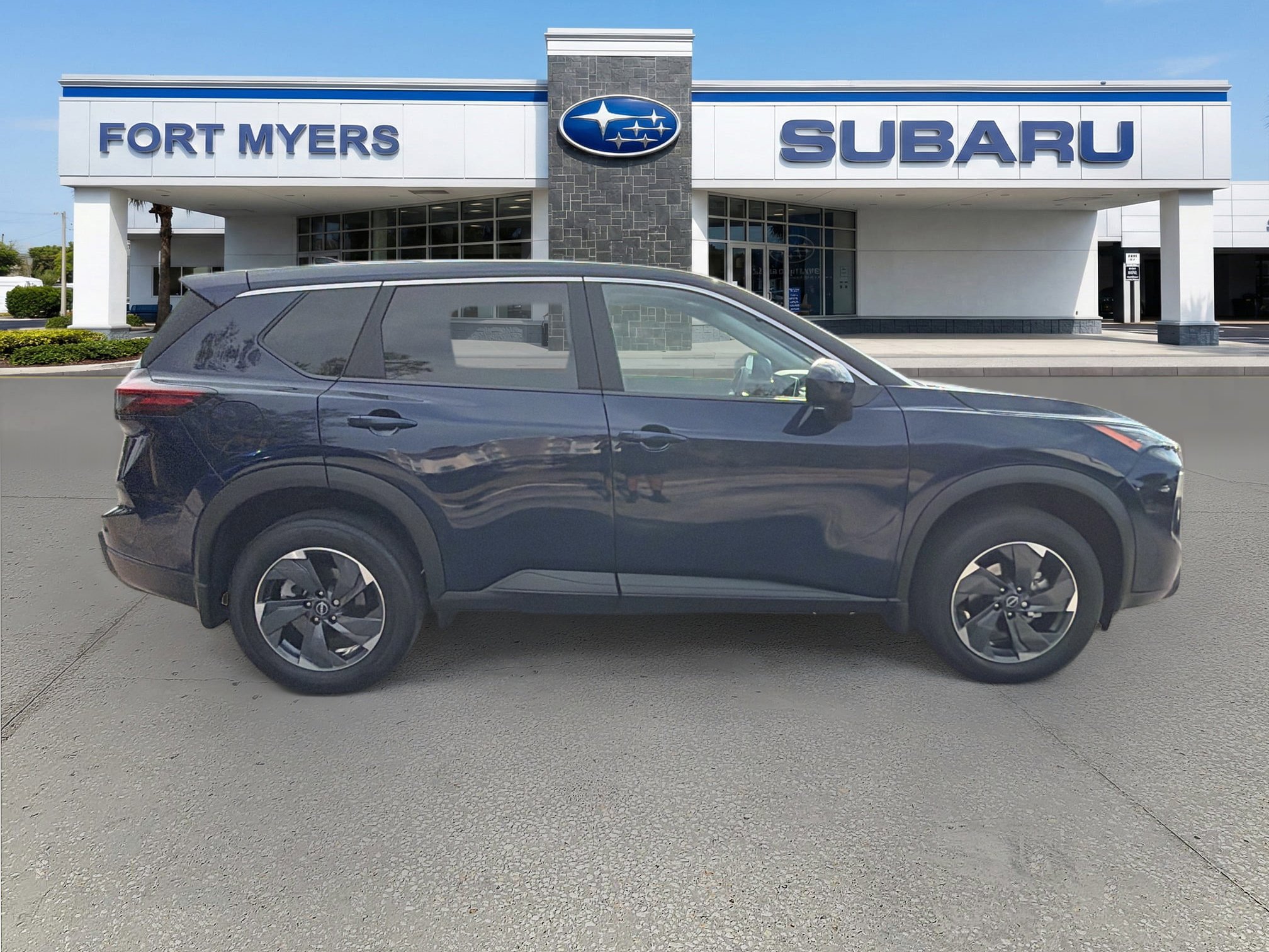 Used 2026 Nissan Rogue SV image 2