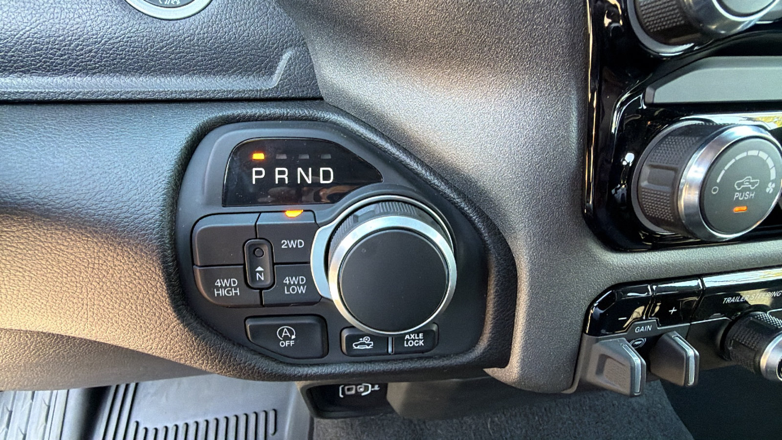 Used 2025 RAM 1500 Warlock AWD/4WD image 33