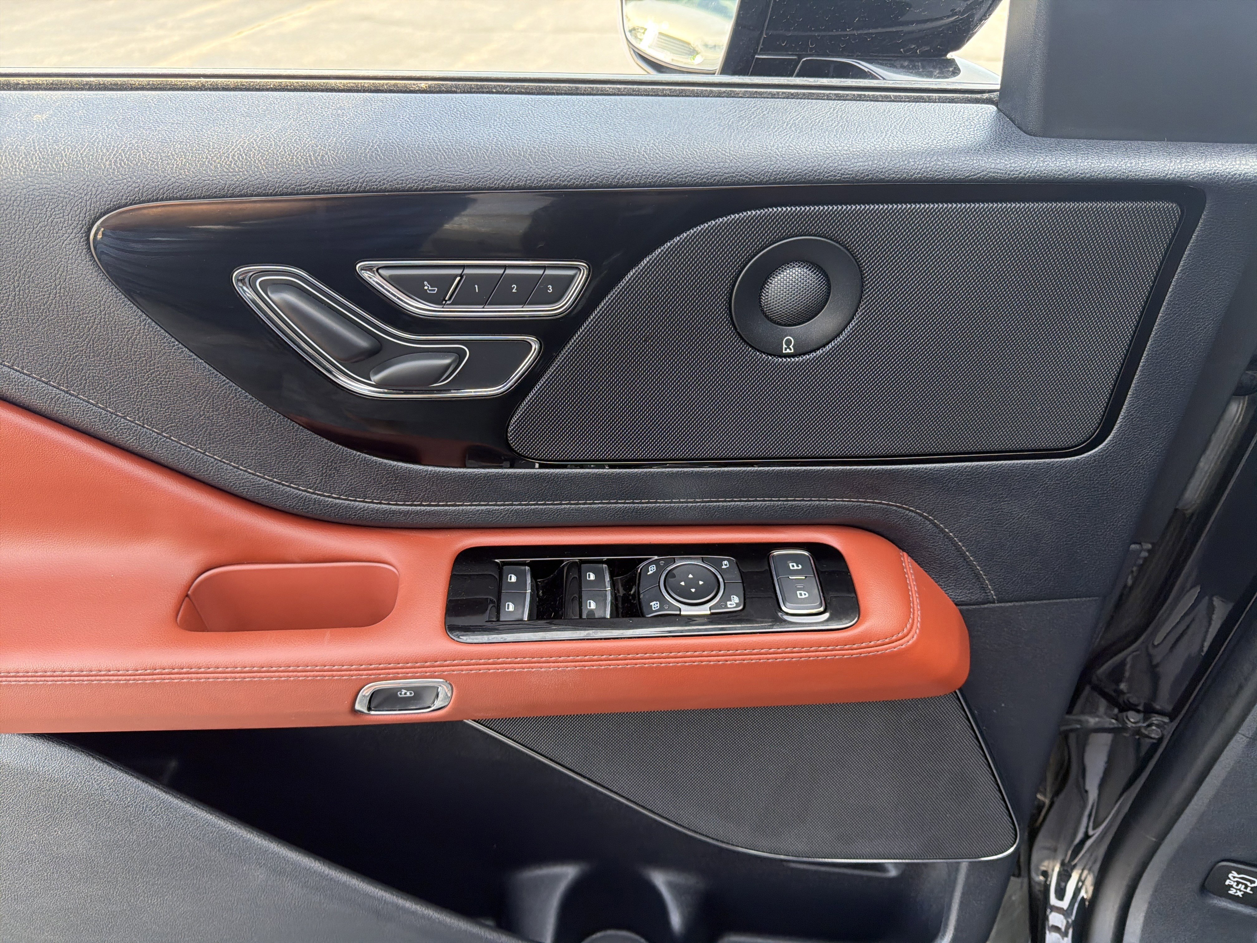 Used 2025 Lincoln Aviator Reserve w/ Jet Appearance Package image 34