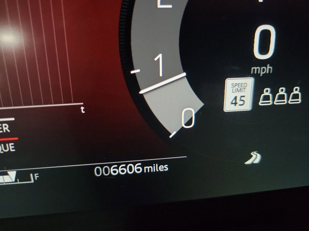 Used 2025 Land Rover Defender 110 image 18