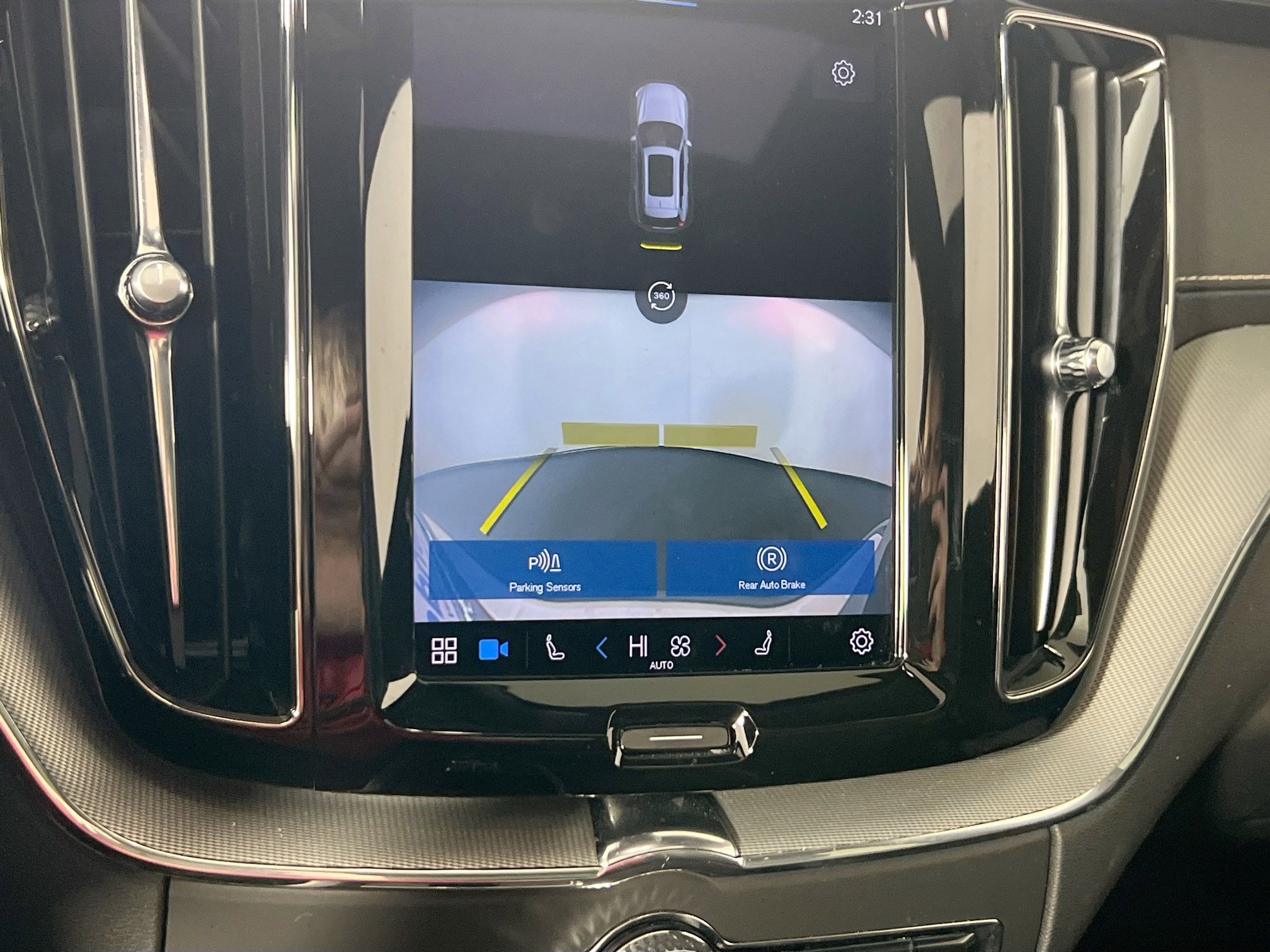 Used 2022 Volvo XC60 B5 R-Design w/ Advanced Package image 12