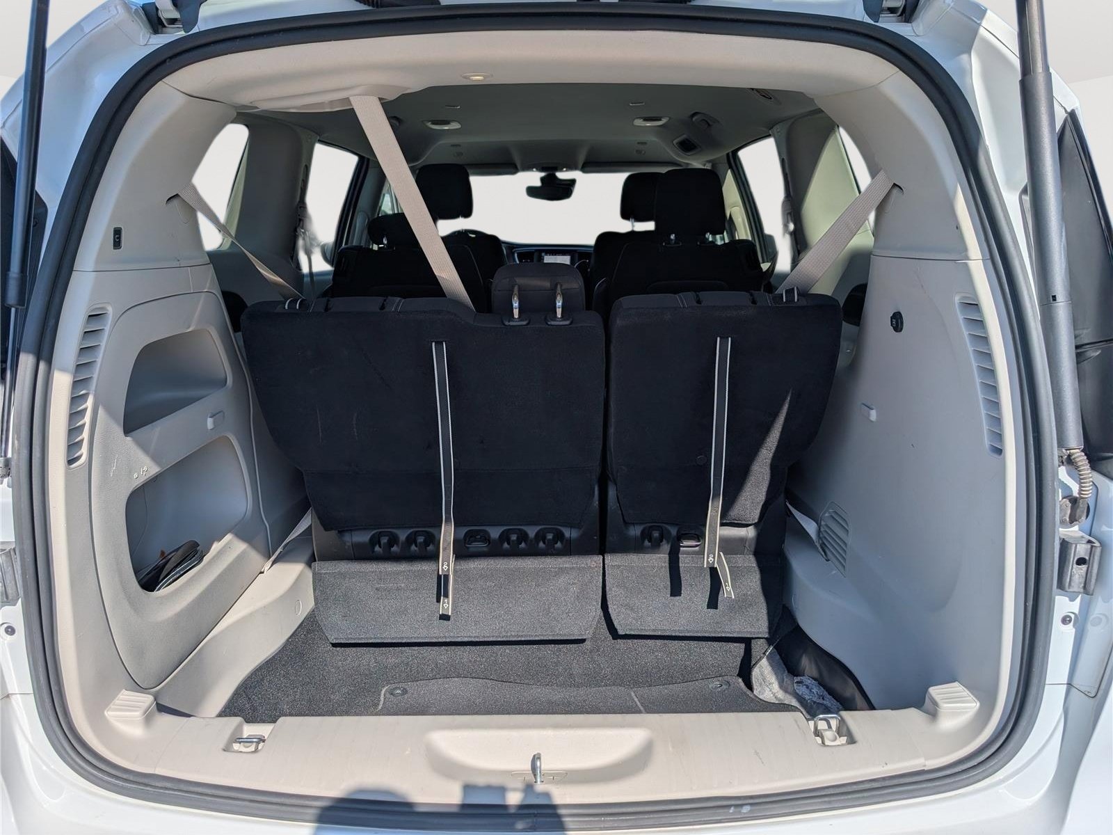Used 2023 Chrysler Voyager LX FWD image 13