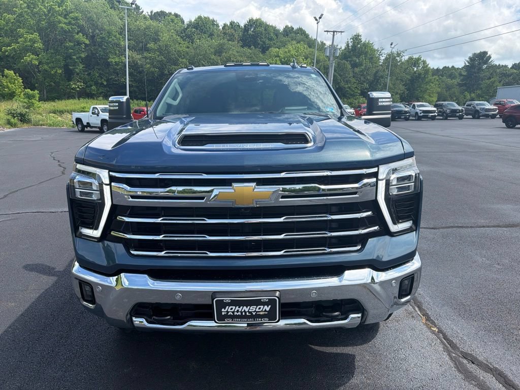Used 2025 Chevrolet Silverado 2500 LTZ w/ LTZ Plus Package AWD/4WD image 3