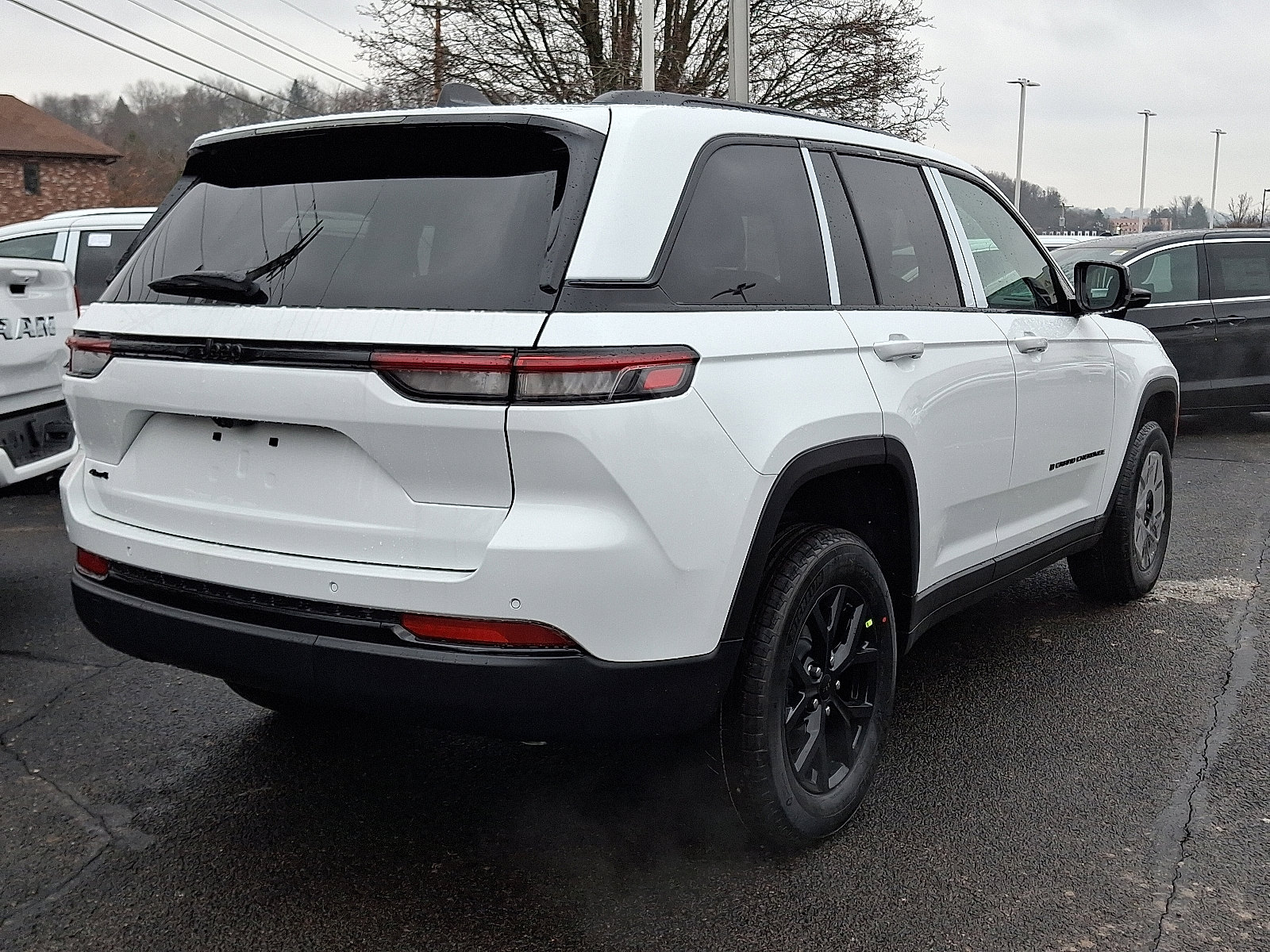 New 2025 Jeep Grand Cherokee Altitude image 6