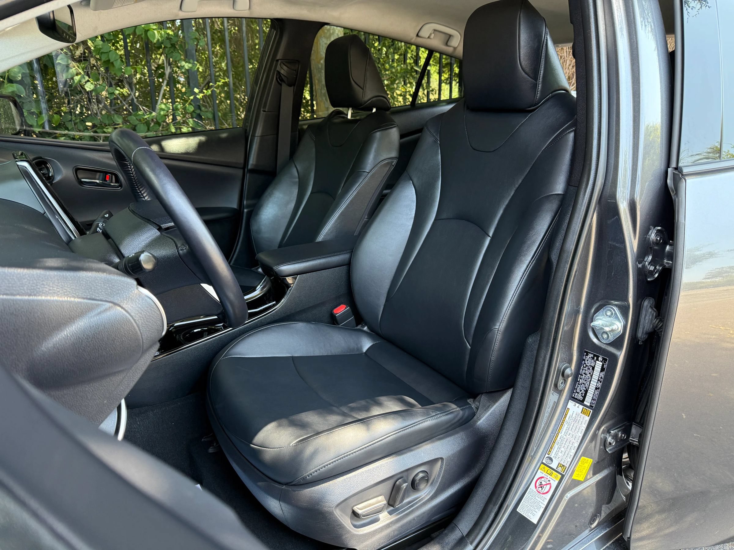 Used 2019 Toyota Prius Prime Advanced w/ Carpet Mat Package FWD image 12