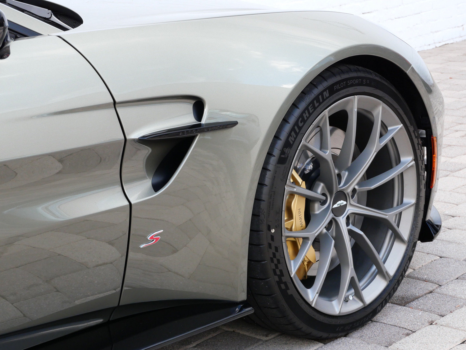 New 2026 Aston Martin V8 Vantage S RWD image 9