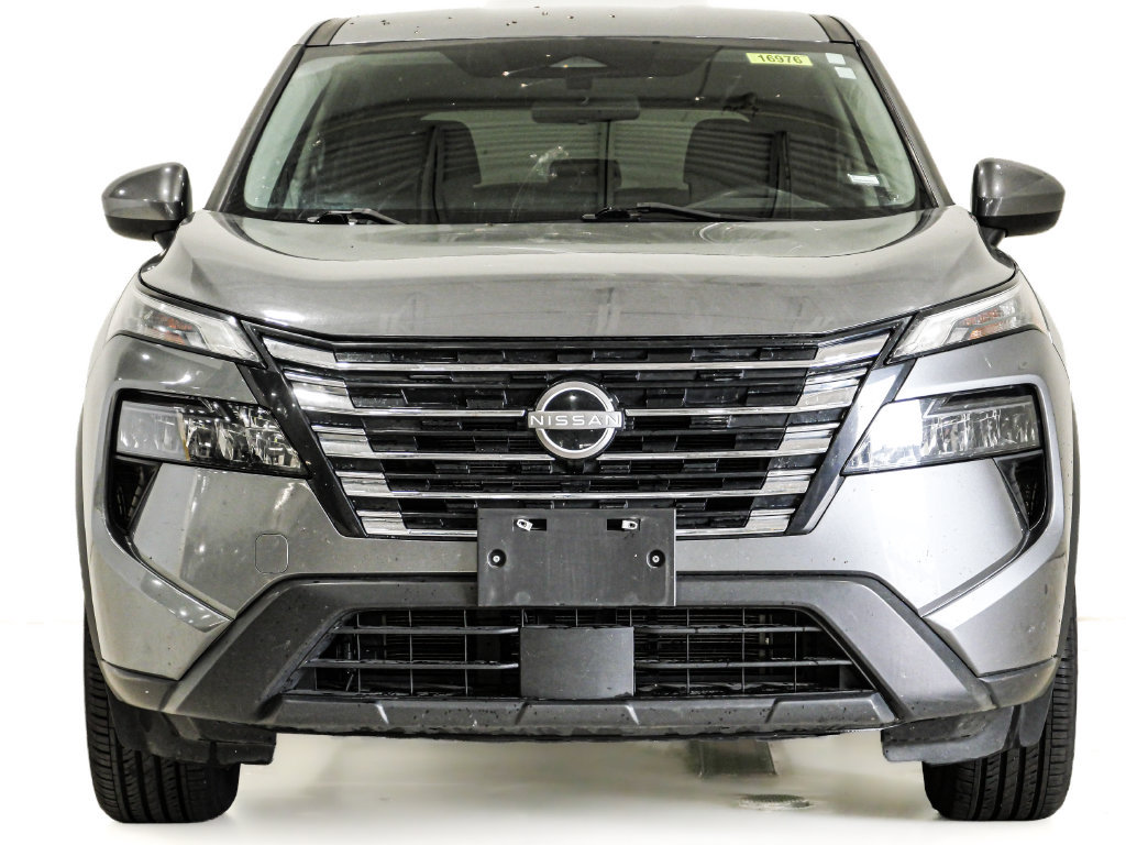 Used 2024 Nissan Rogue SV AWD/4WD image 2