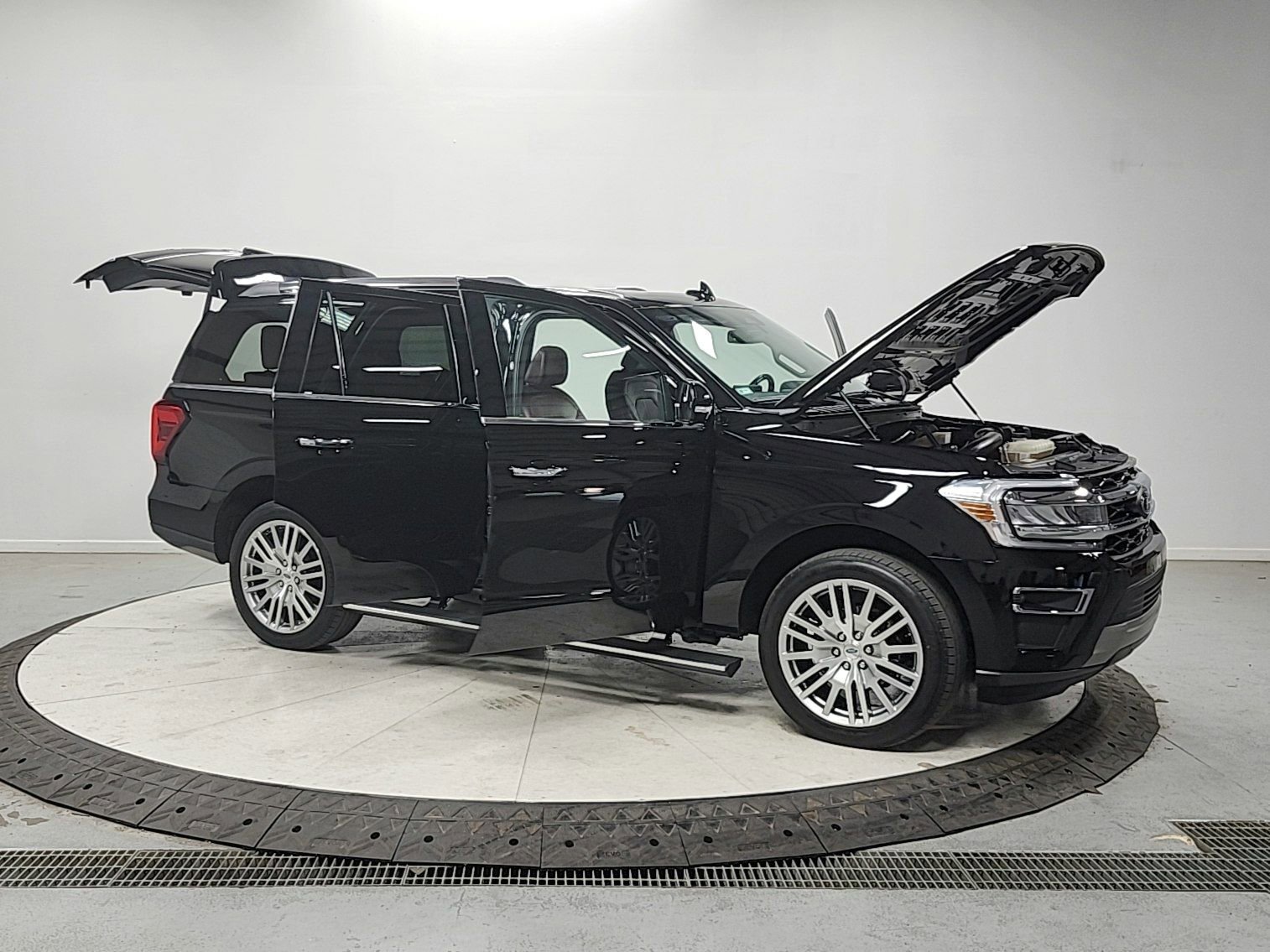 Used 2024 Ford Expedition Limited image 9