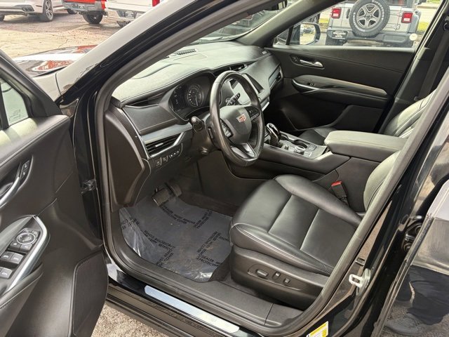 Used 2023 Cadillac XT4 Premium Luxury image 16