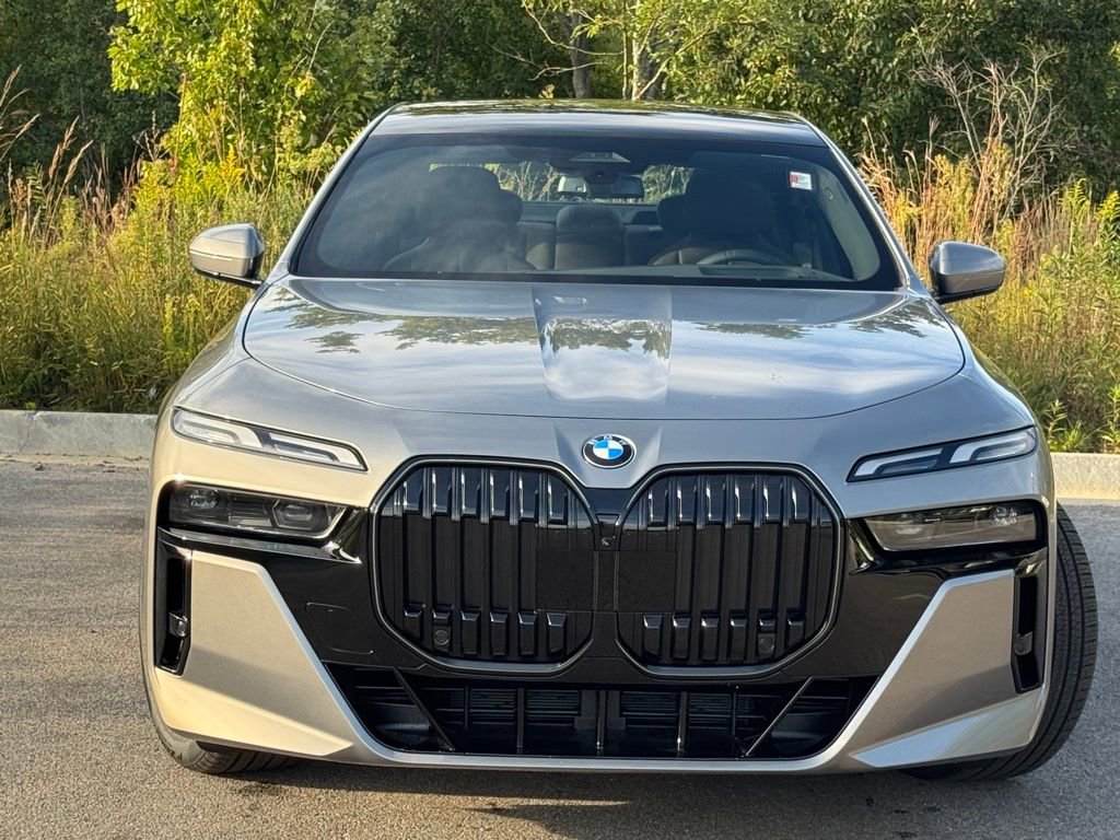 Used 2026 BMW 740i xDrive w/ Premium Package image 2