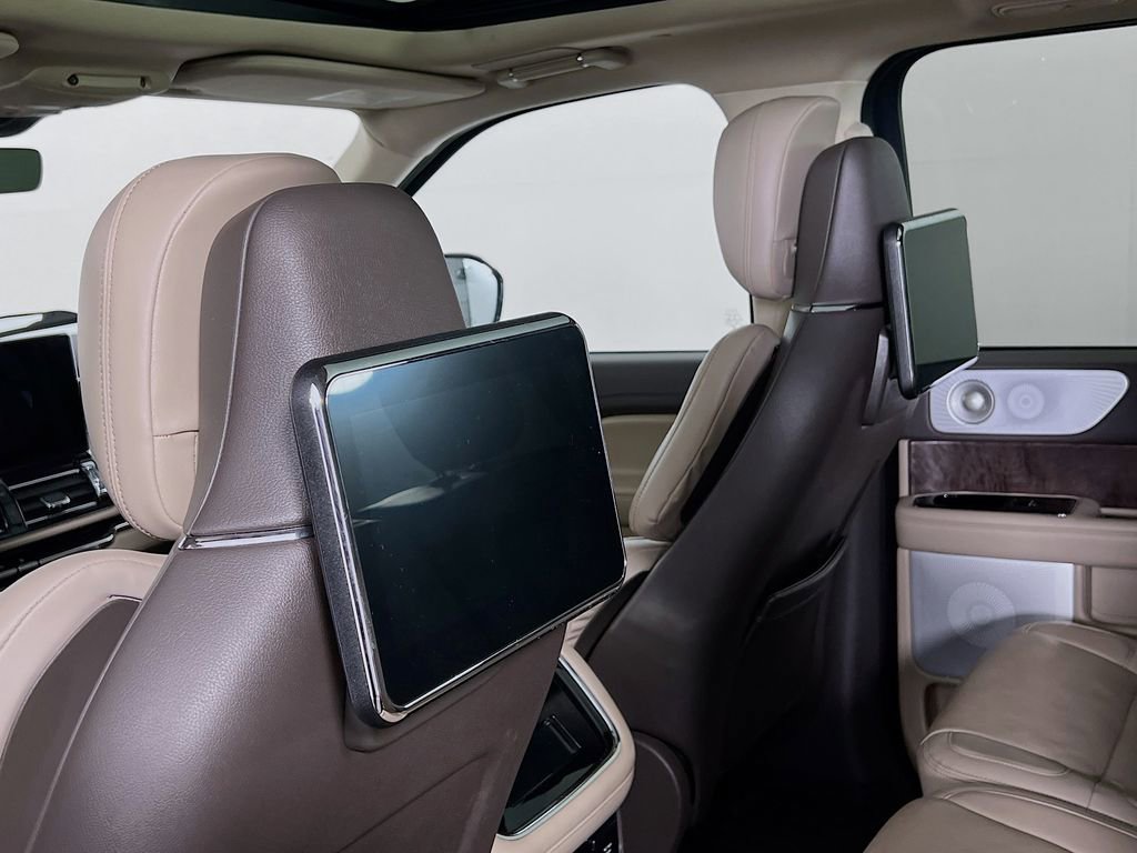 Used 2022 Lincoln Navigator L Reserve image 27