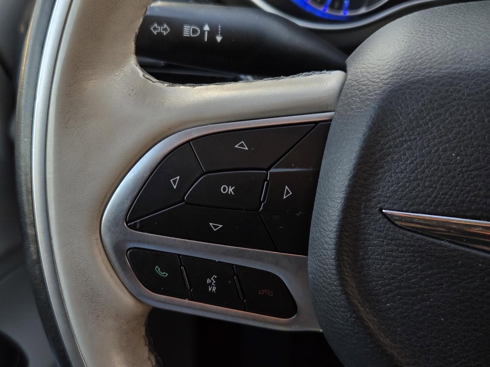 Used 2019 Chrysler Pacifica Limited image 32