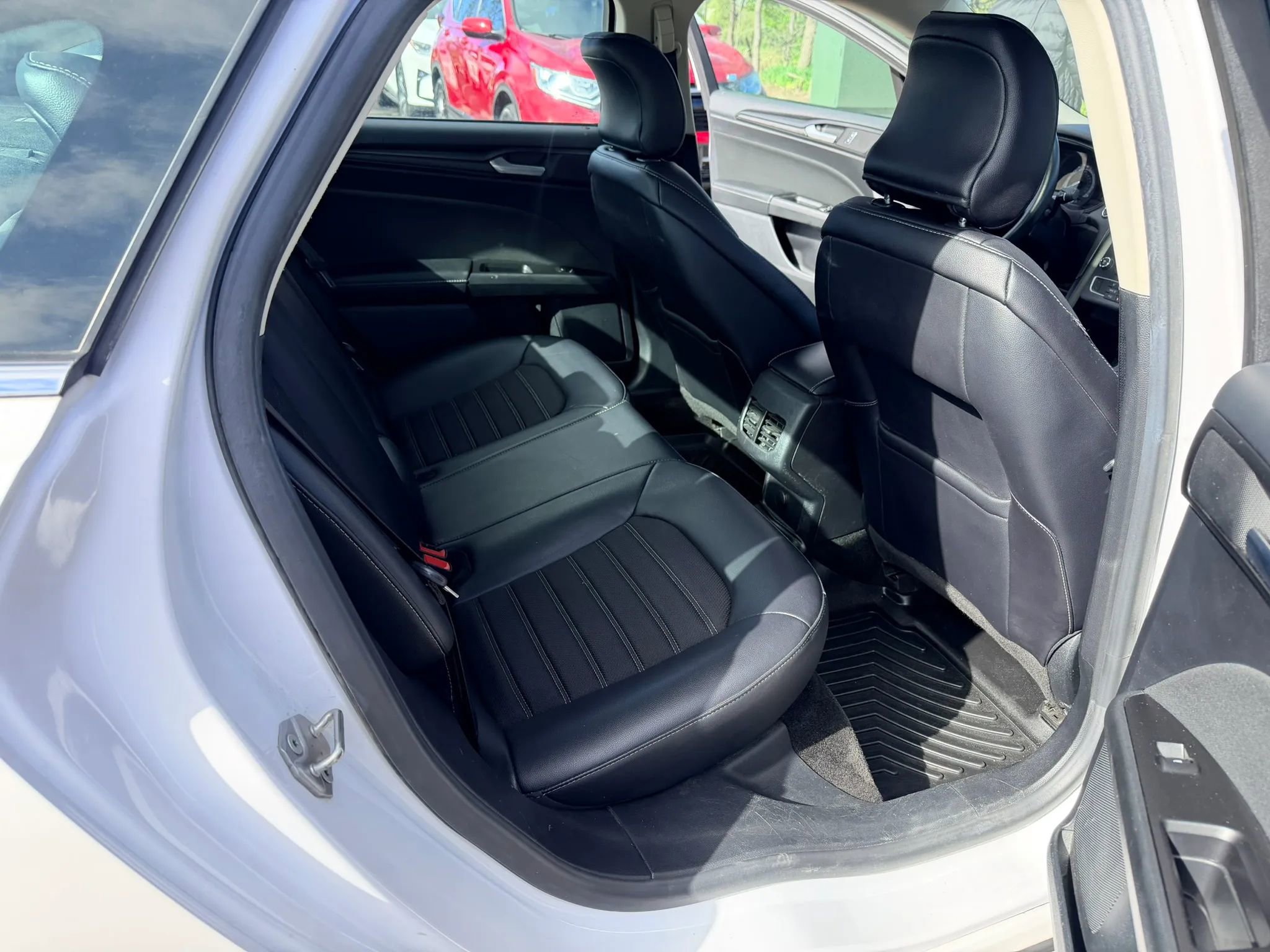 Used 2018 Ford Fusion SE w/ Equipment Group 201A AWD/4WD image 18