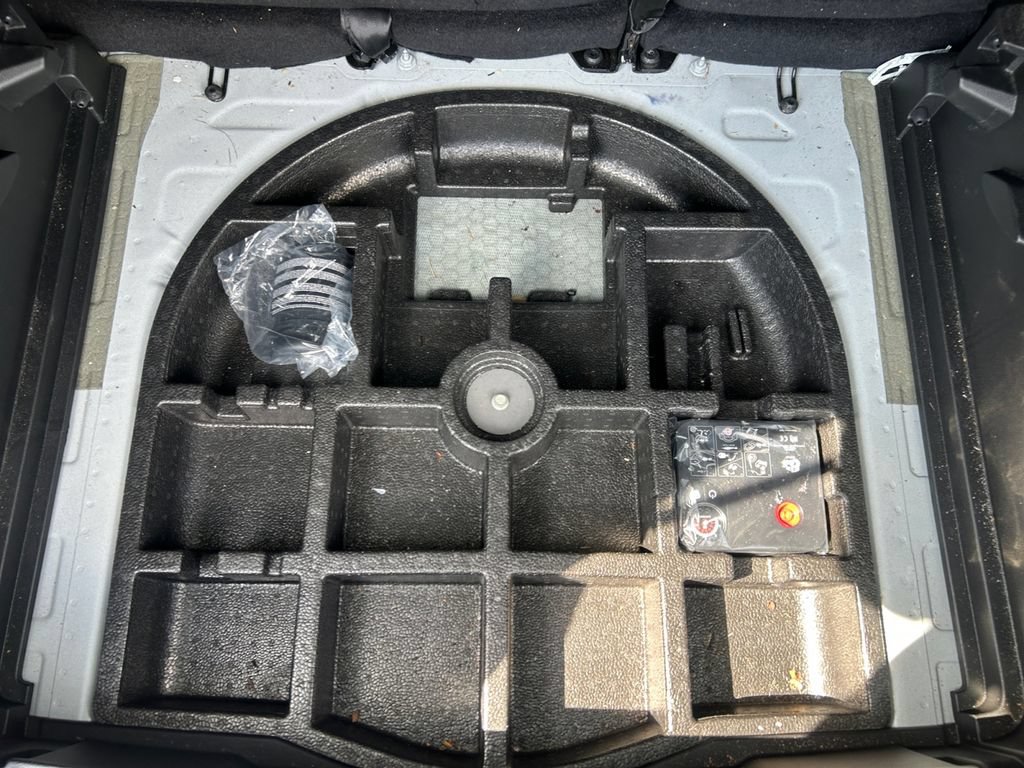 Used 2023 Jeep Renegade Latitude AWD/4WD image 16