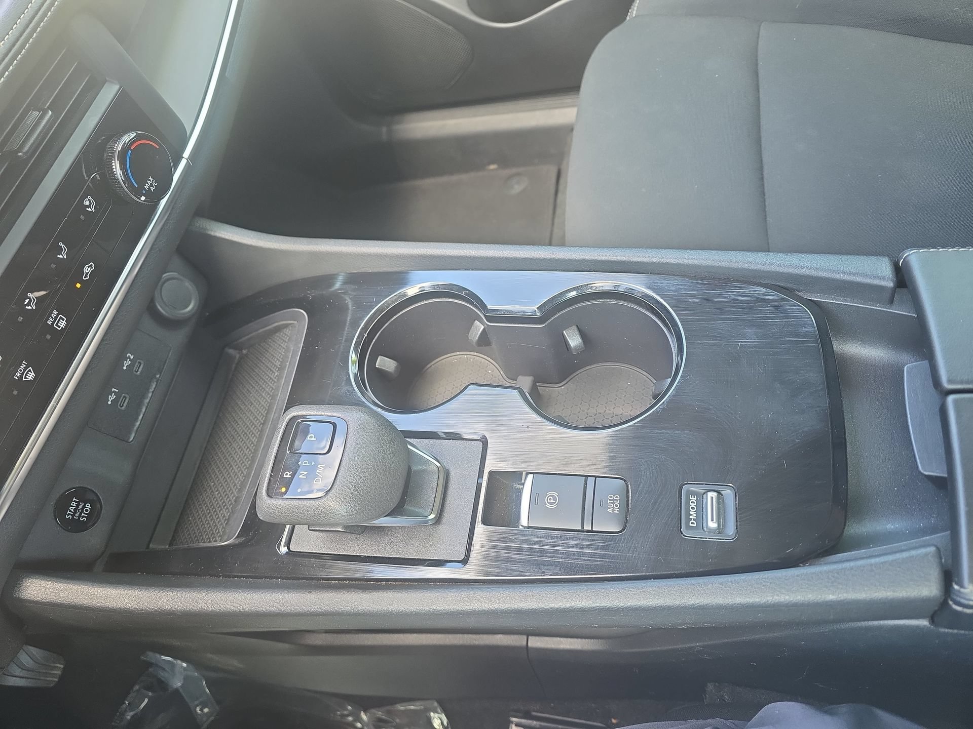 Used 2024 Nissan Rogue S FWD image 24