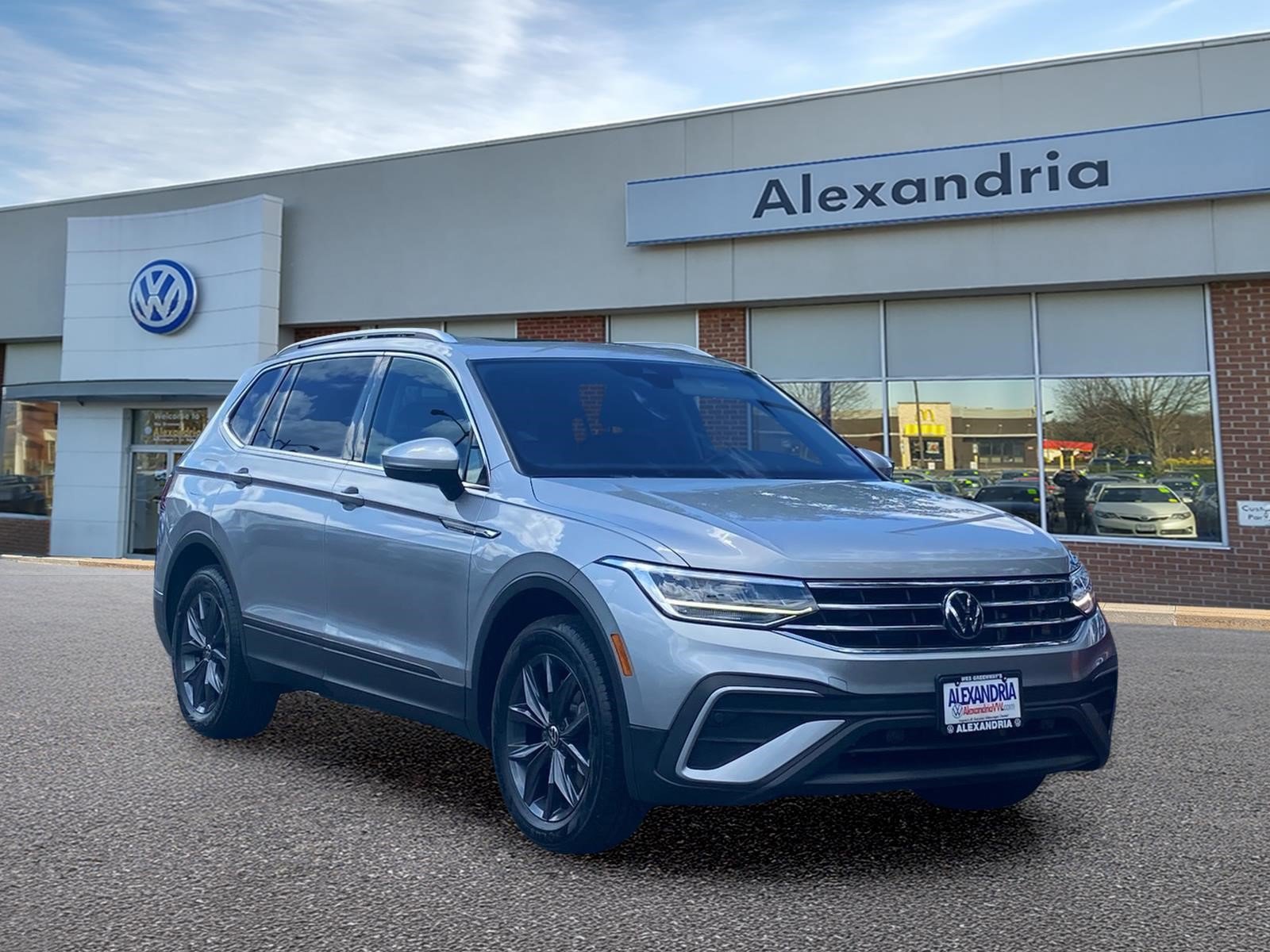 Certified 2023 Volkswagen Tiguan SE w/ Panoramic Sunroof Package FWD video 1