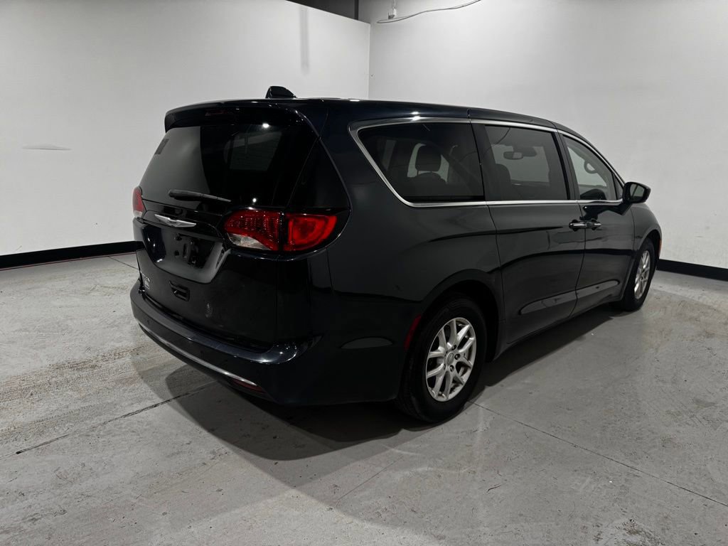 Used 2020 Chrysler Pacifica Touring w/ Advanced Safetytec Group image 6