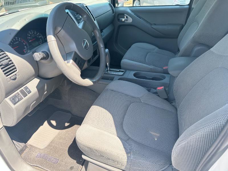 Used 2009 Nissan Frontier SE w/ SE Value Truck Pkg RWD image 9