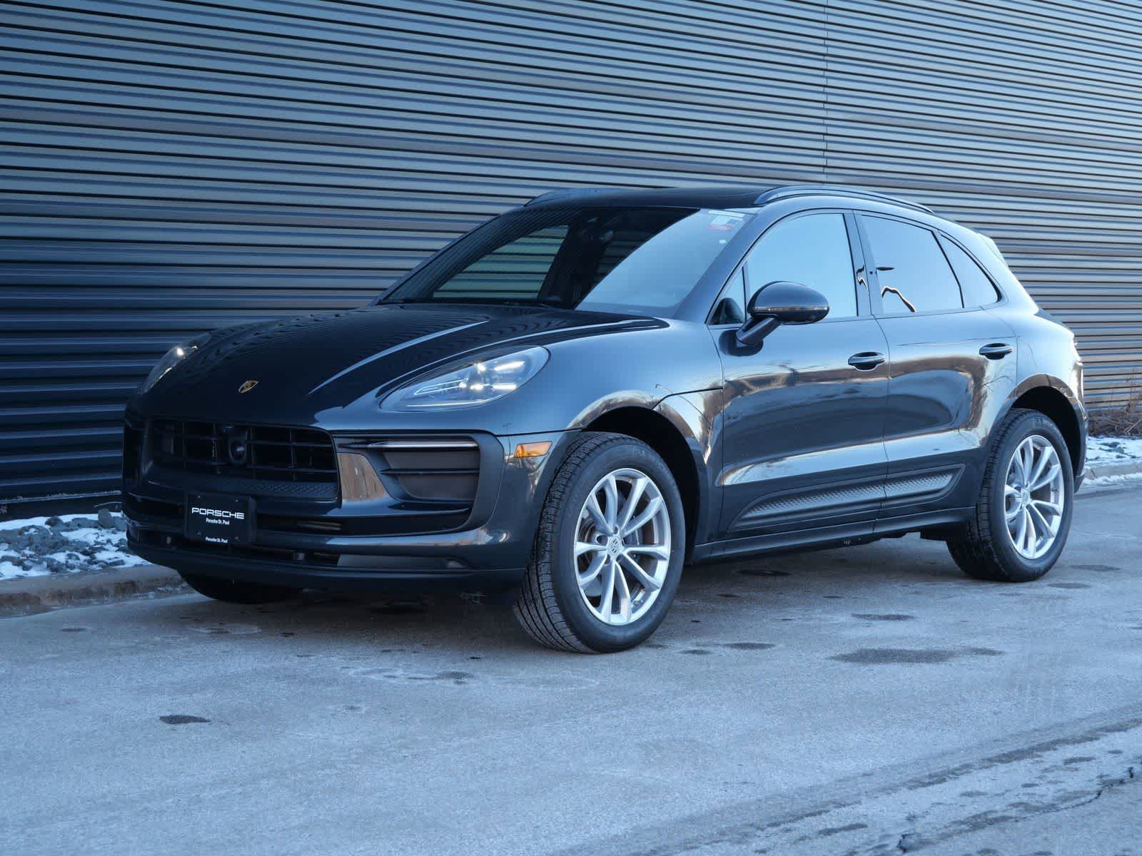 Certified 2025 Porsche Macan AWD/4WD image 1