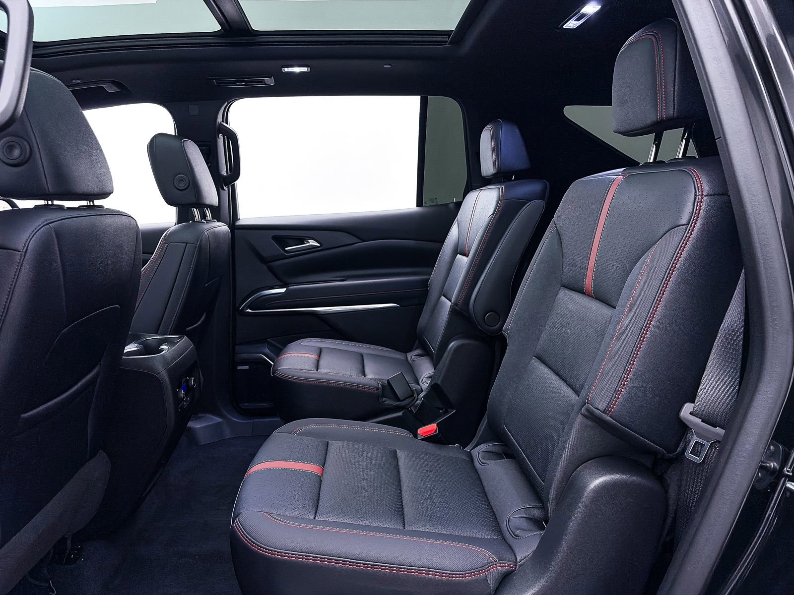 Used 2024 Chevrolet Traverse RS image 40