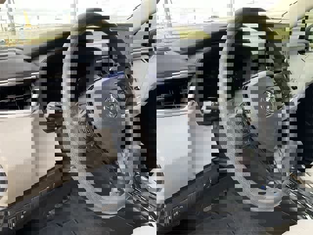 Used 2022 Toyota Corolla LE image 10