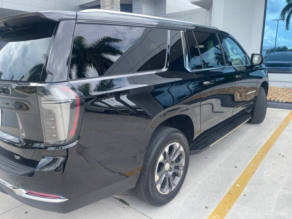 Used 2025 Chevrolet Suburban LT w/ Comfort Package RWD image 7