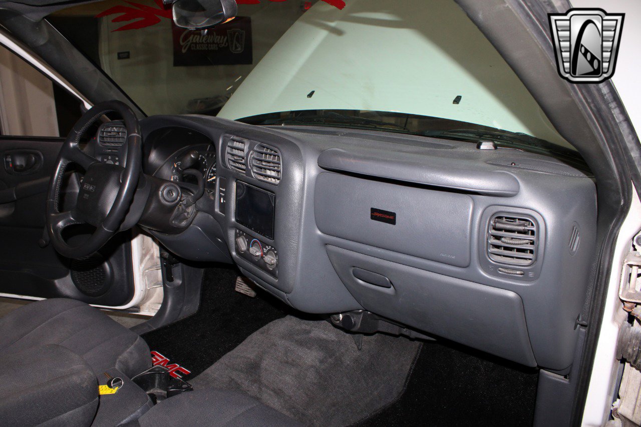 Used 2003 GMC Sonoma SLS w/ SLS Preferred Equipment Group image 24