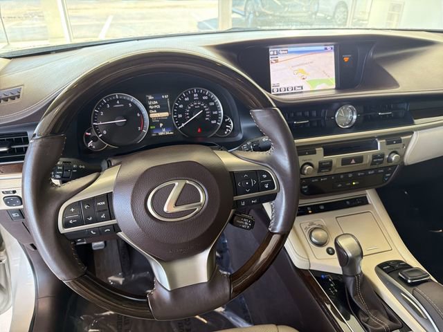 Used 2016 Lexus ES 350 w/ Luxury Package w/Wood Trim image 17
