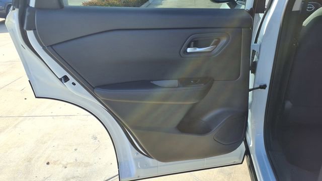 Used 2025 Nissan Rogue SV image 17