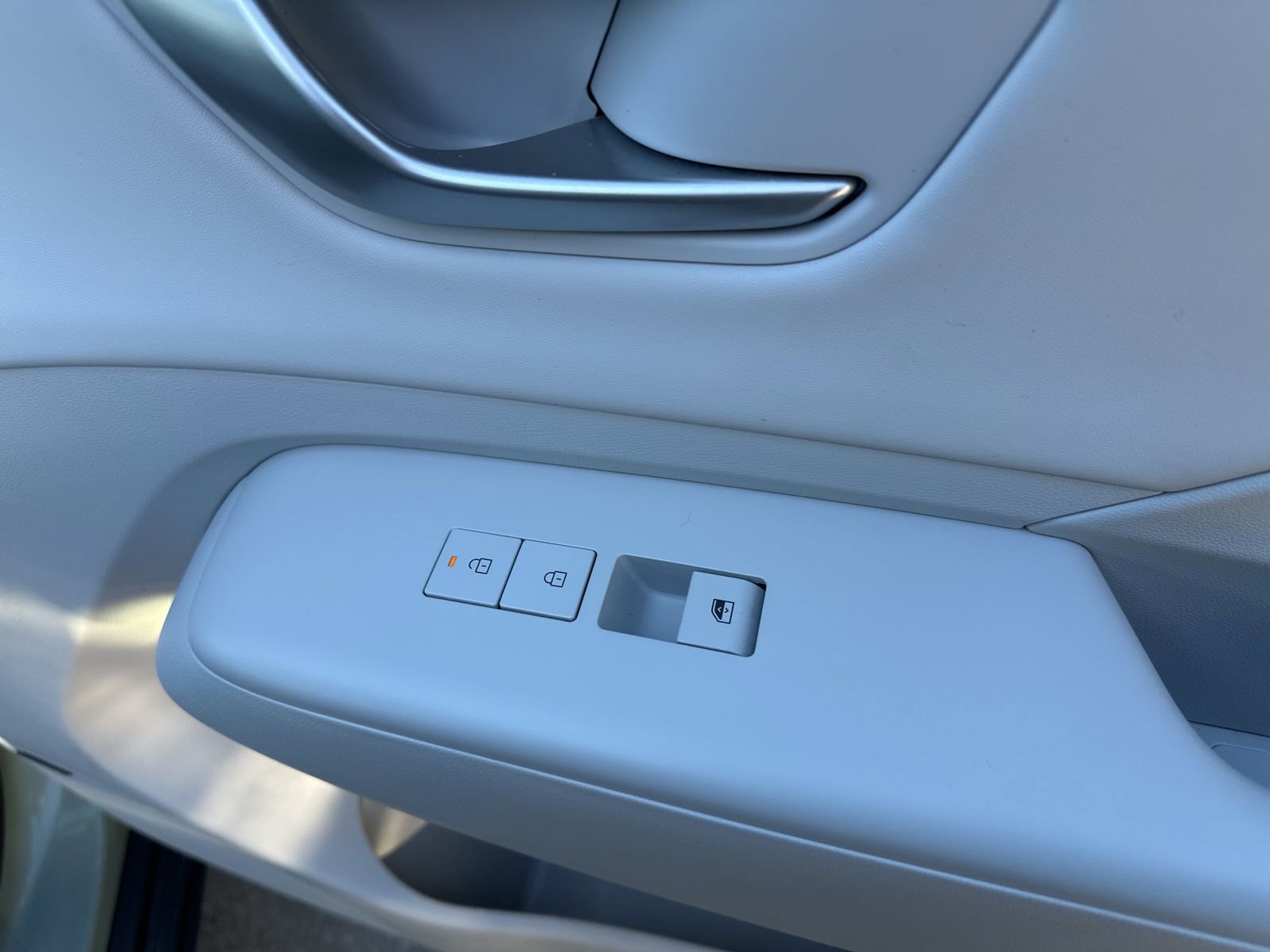 Used 2025 Hyundai Kona Limited image 17