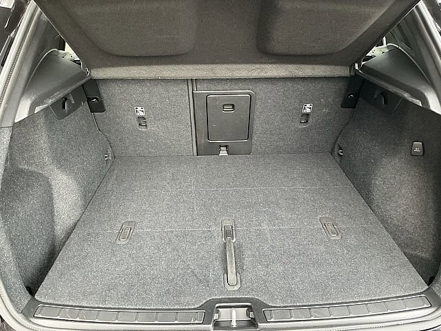 Certified 2025 Volvo XC40 B5 Plus image 19