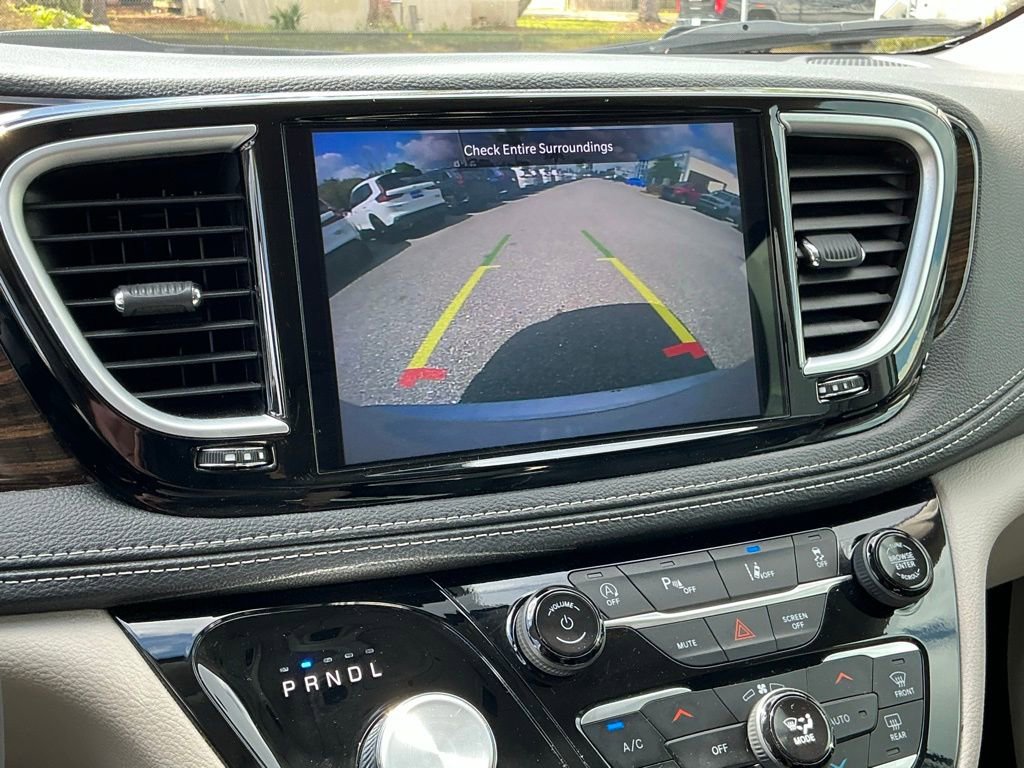 Used 2024 Chrysler Pacifica Limited image 39