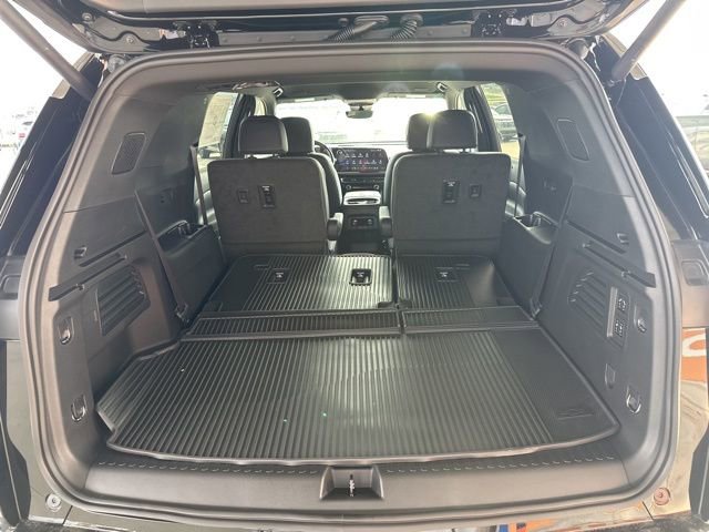New 2026 Chevrolet Traverse RS w/ LPO, Floor Liner Package AWD/4WD image 11