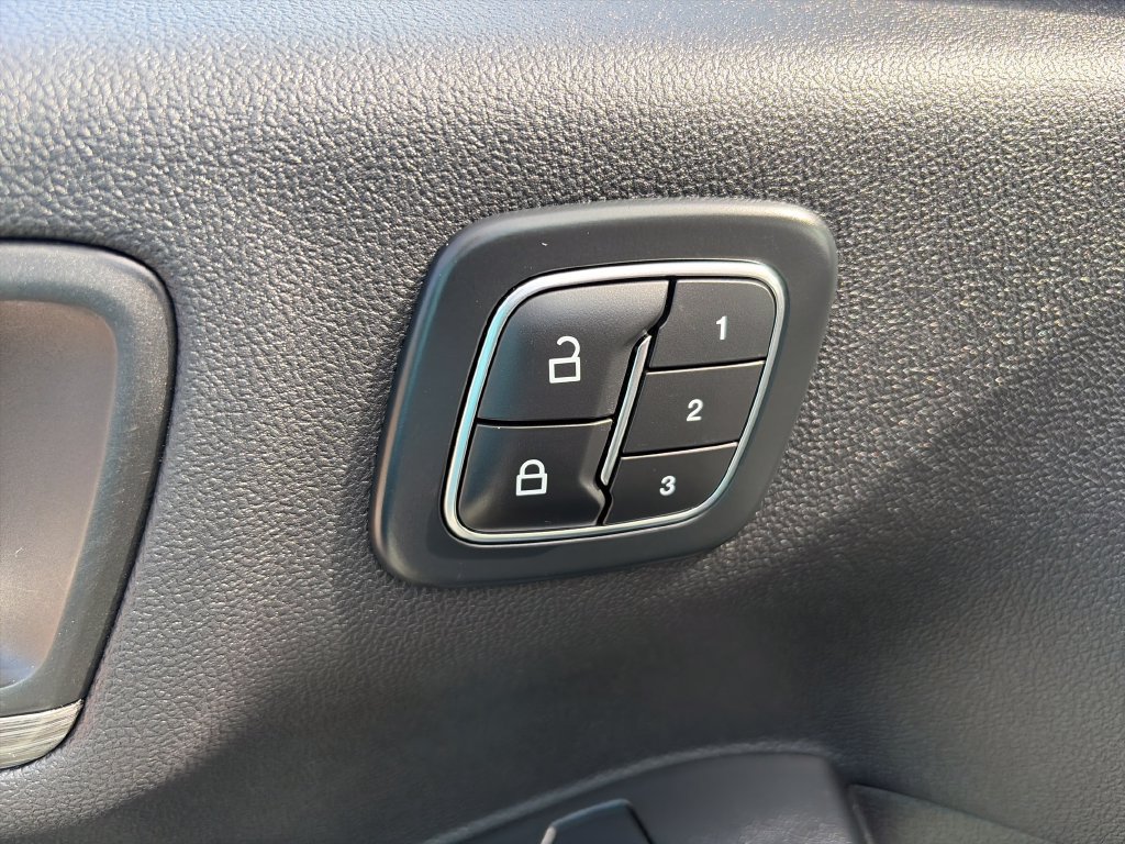 Used 2024 Ford Escape Platinum AWD/4WD image 17