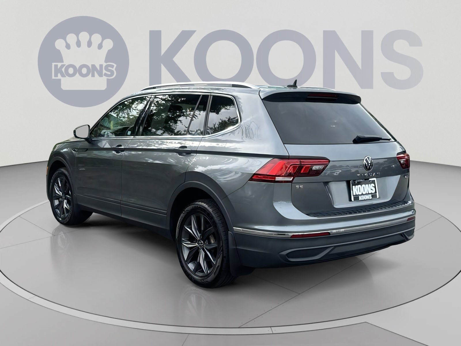 Used 2023 Volkswagen Tiguan SE w/ Panoramic Sunroof Package AWD/4WD image 8