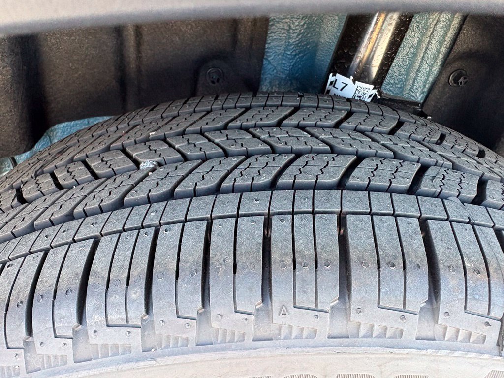 New 2027 Nissan Kicks SR w/ SR Premium Package AWD/4WD image 14
