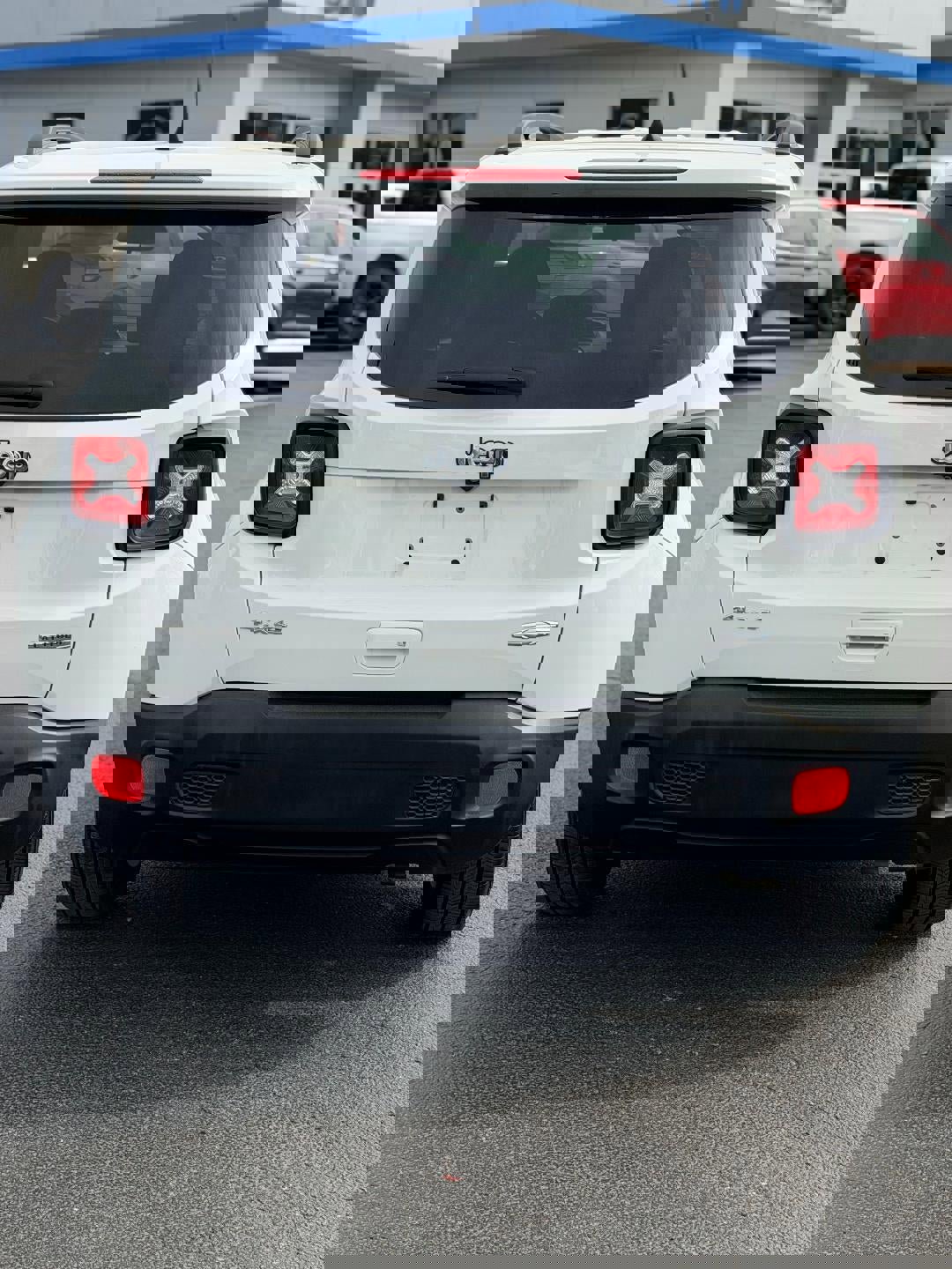 Used 2018 Jeep Renegade Latitude AWD/4WD image 6