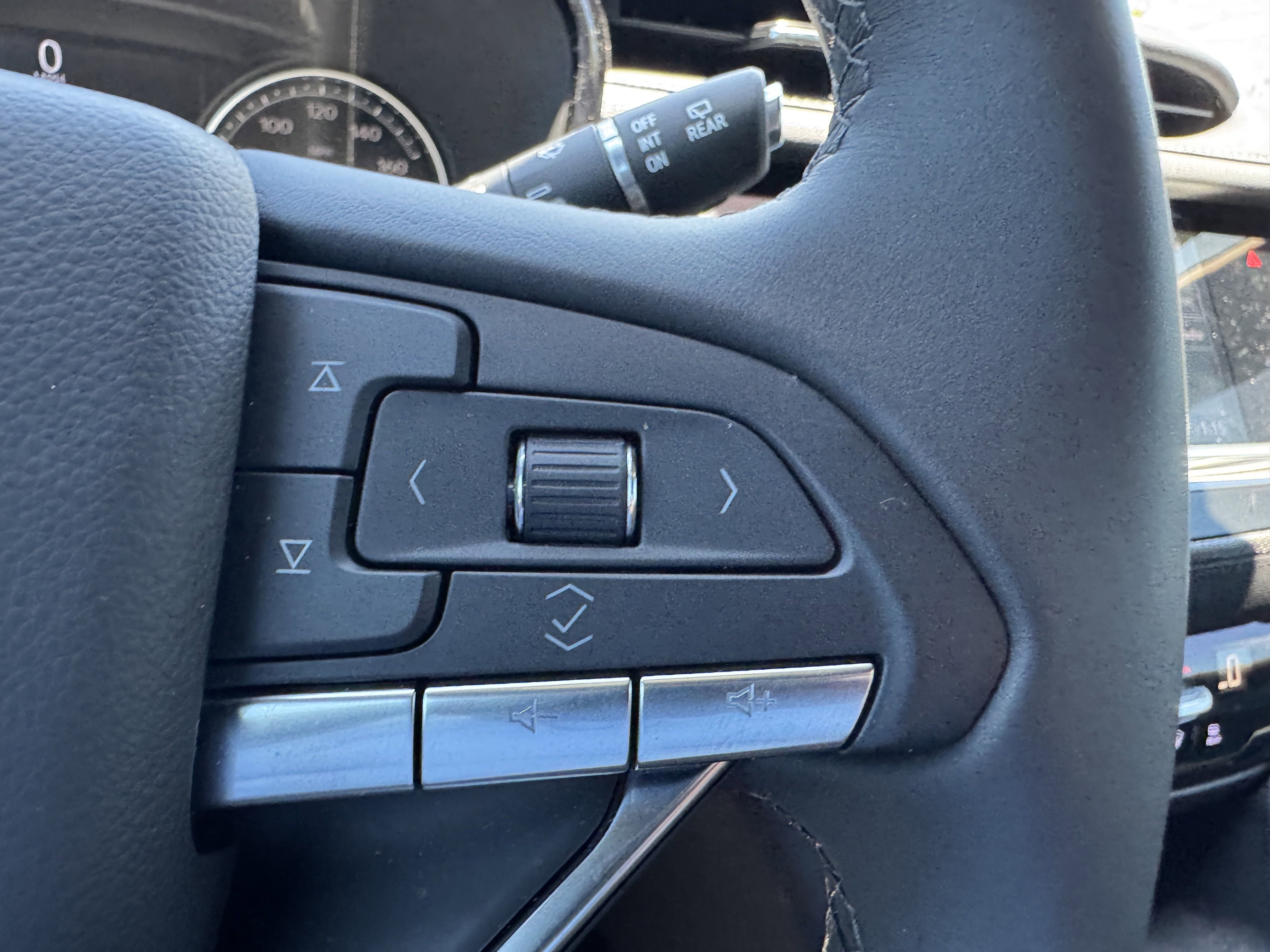 New 2025 Cadillac XT6 Luxury image 30