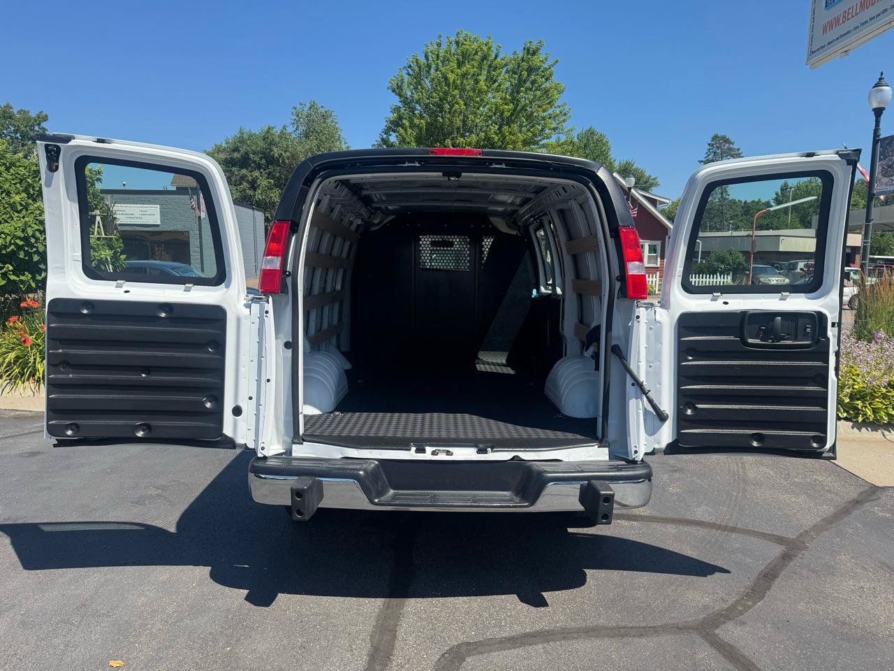 Used 2025 GMC Savana 2500 w/ Driver Convenience Package RWD image 10