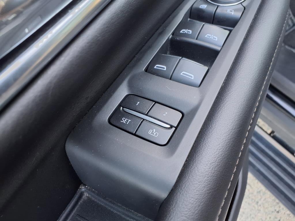 Used 2021 Chevrolet Tahoe High Country image 11