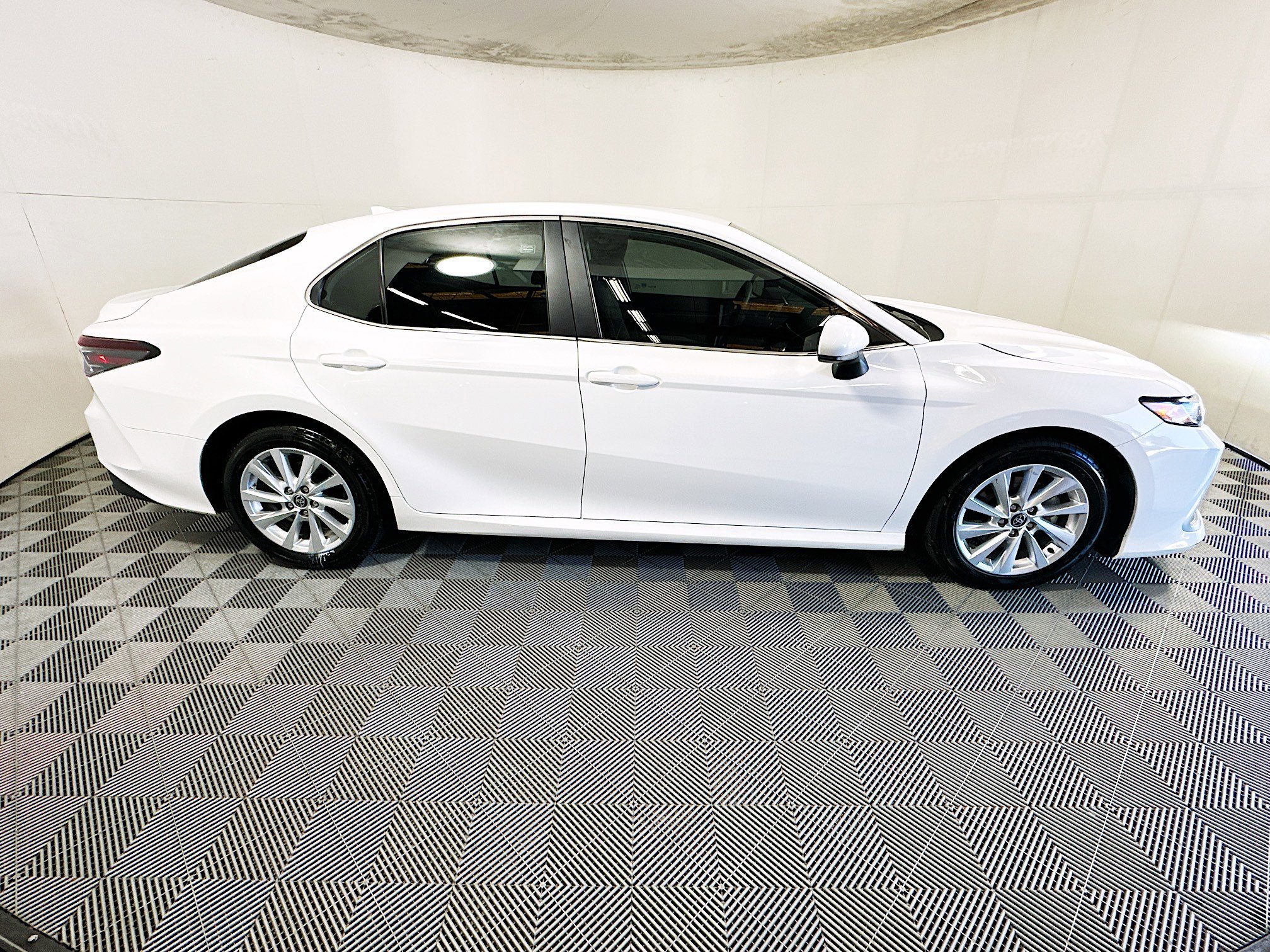 Used 2023 Toyota Camry LE FWD image 2